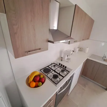 Jana Apartman *