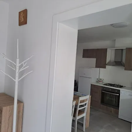 Jana Apartman *